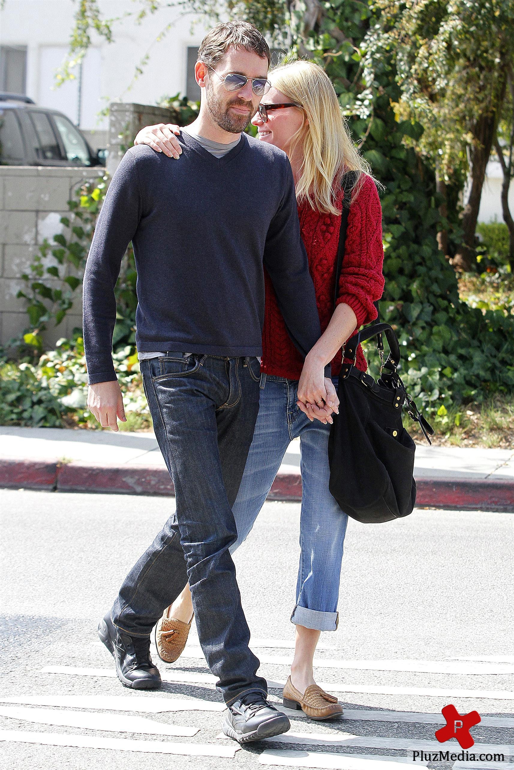 Kate Bosworth keeps close to her boyfriend as they leave Lemonade restaurant | Picture 97917